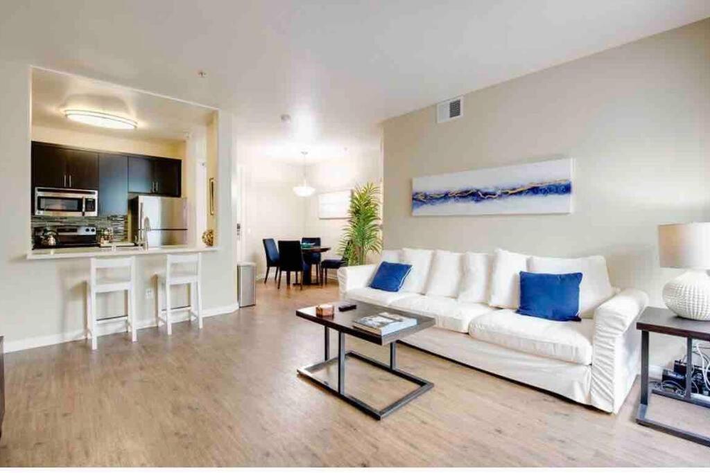 The Nest A Spacious 1 Bedroom Apartment With A Pool View Лос Анджелис Екстериор снимка